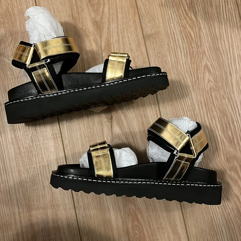 NIB Caverley Roni sandal in mirrored gold leather and black - Picture 4 of 7